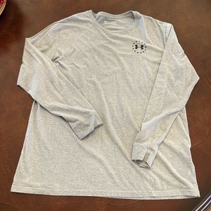 Men’s XL Under Armour LS tee in Gray